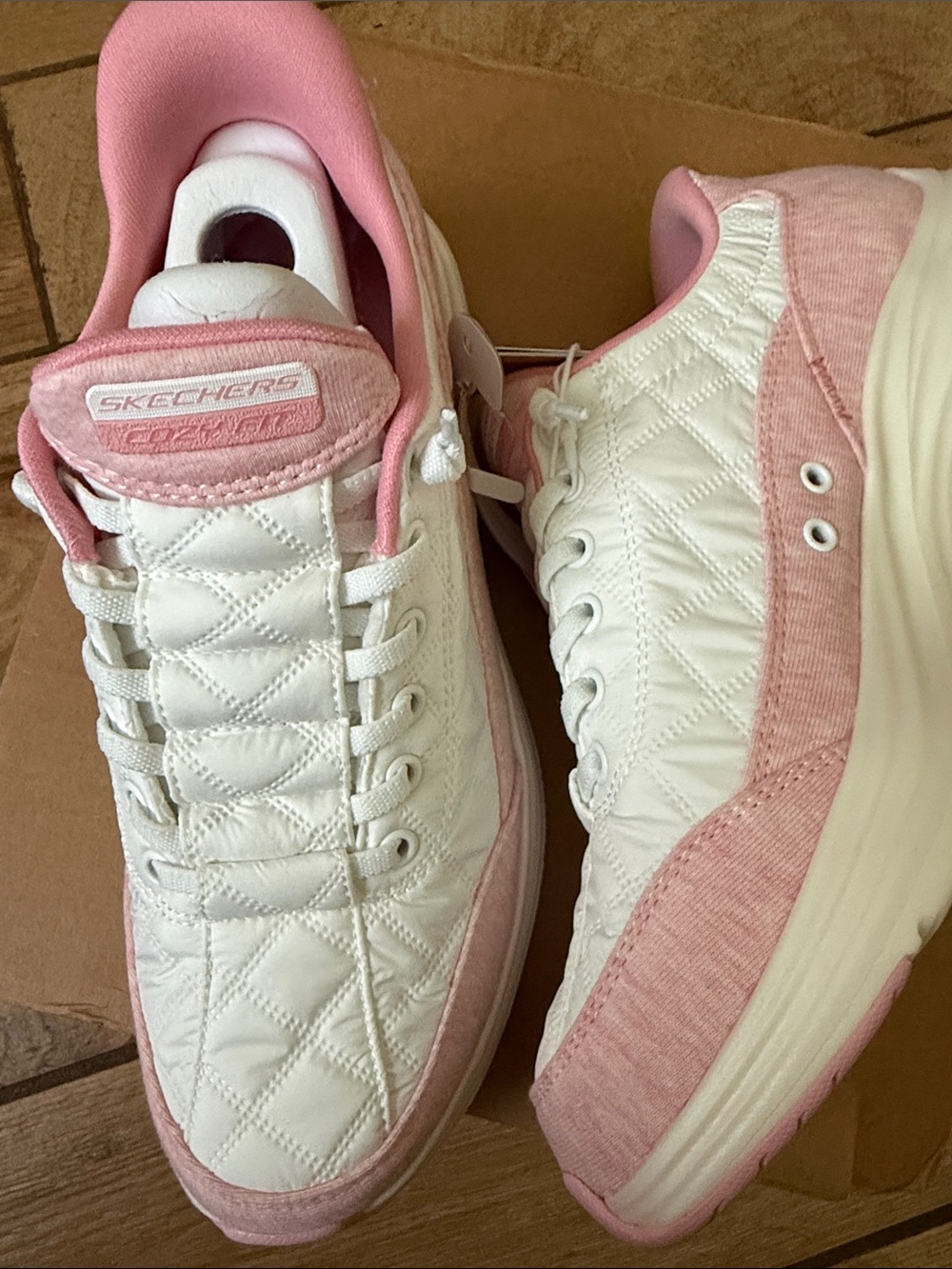 Skechers Slip Ins Quilted White and Pink Low-Top Sneakers - Picture 4 of 4